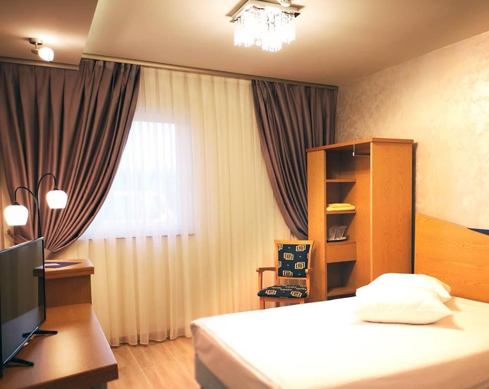 Iris Hotel Bors Exterior photo